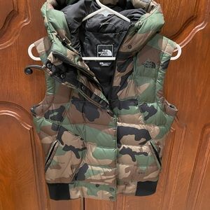 The North Face Down Camo Puffer Vest with hood. Small. Good condition.